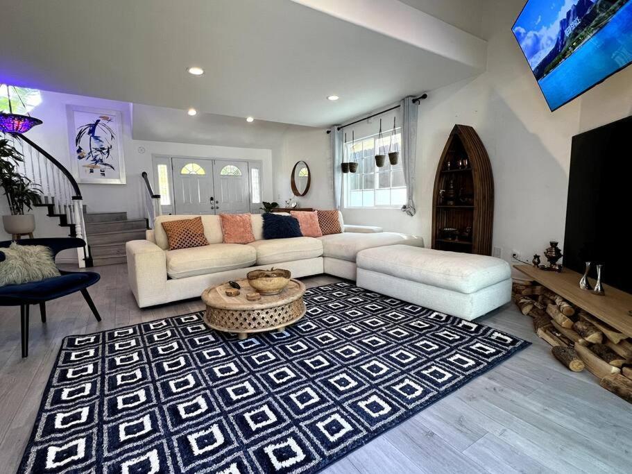 Stylish Mediterranean Villa, Pool, Jacuzzi, Hollywood & Malibu Bliss Лос-Анджелес Экстерьер фото